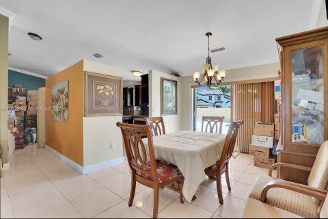 Villa ou maison à vendre à Miami, Floride: 4 chambres, 179.39 m2 № 1991580 - photo 5