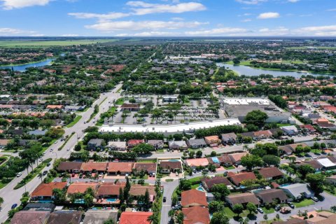 Villa ou maison à vendre à Miami, Floride: 4 chambres, 179.39 m2 № 1991580 - photo 24