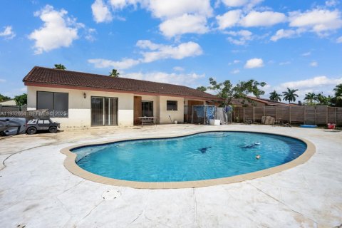 Villa ou maison à vendre à Miami, Floride: 4 chambres, 179.39 m2 № 1991580 - photo 22