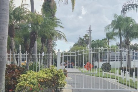 Touwnhouse à vendre à Brandon, Floride: 2 chambres, 129.69 m2 № 2149257 - photo 4