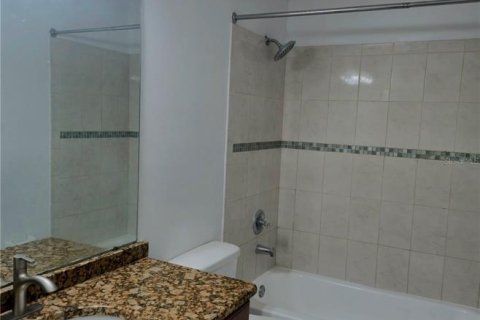 Touwnhouse à vendre à Brandon, Floride: 2 chambres, 129.69 m2 № 2149257 - photo 17