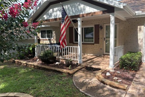 House in Ocala, Florida 2 bedrooms, 116.03 sq.m. № 1751328 - photo 1