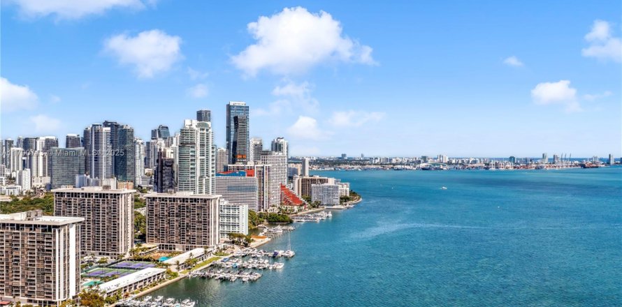 Condominio en Miami, Florida, 2 dormitorios  № 1756207