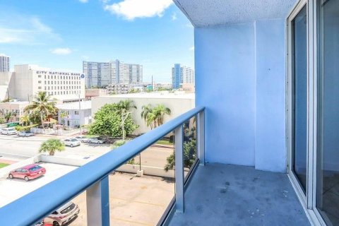 Condominio en venta en Miami Beach, Florida, 1 dormitorio, 83.43 m2 № 2056177 - foto 17