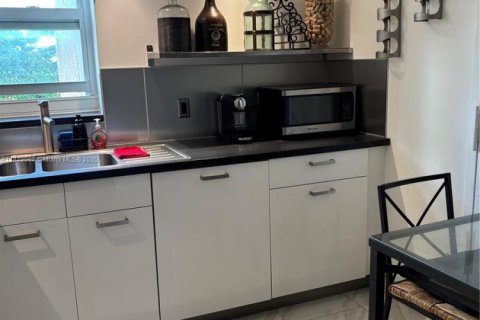 Condominio en alquiler en Hallandale Beach, Florida, 2 dormitorios, 158.86 m2 № 1850757 - foto 4