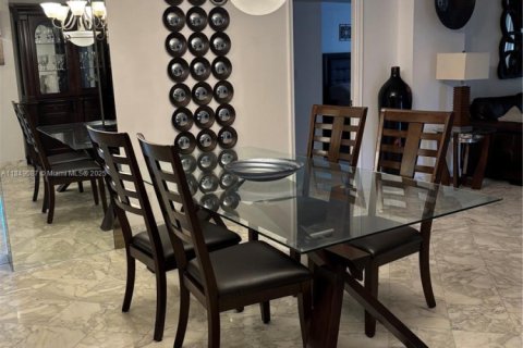 Condominio en alquiler en Hallandale Beach, Florida, 2 dormitorios, 158.86 m2 № 1850757 - foto 18