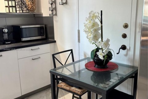 Condominio en alquiler en Hallandale Beach, Florida, 2 dormitorios, 158.86 m2 № 1850757 - foto 3