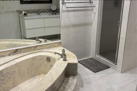 Condominio en alquiler en Hallandale Beach, Florida, 2 dormitorios, 158.86 m2 № 1850757 - foto 10