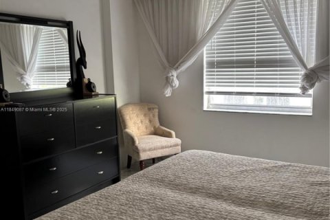 Condominio en alquiler en Hallandale Beach, Florida, 2 dormitorios, 158.86 m2 № 1850757 - foto 23