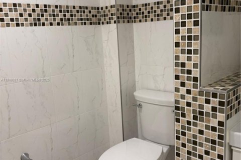 Condominio en alquiler en Hallandale Beach, Florida, 2 dormitorios, 158.86 m2 № 1850757 - foto 9