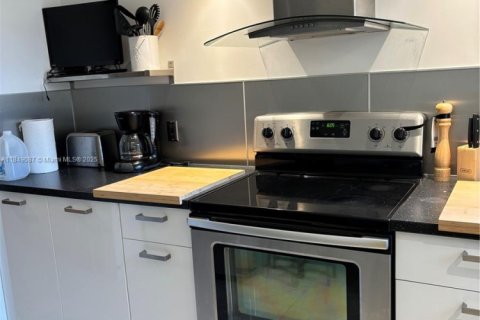 Condominio en alquiler en Hallandale Beach, Florida, 2 dormitorios, 158.86 m2 № 1850757 - foto 2