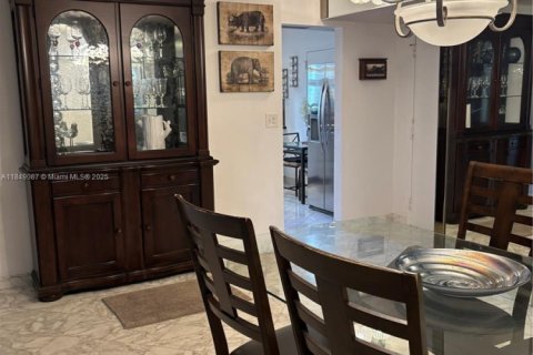 Condominio en alquiler en Hallandale Beach, Florida, 2 dormitorios, 158.86 m2 № 1850757 - foto 17