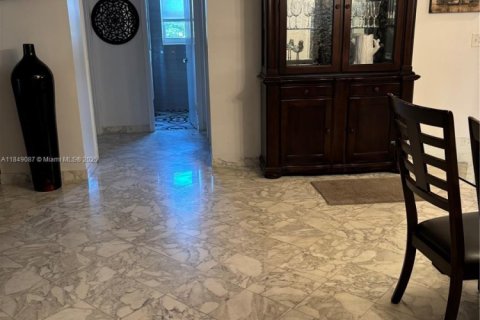 Condominio en alquiler en Hallandale Beach, Florida, 2 dormitorios, 158.86 m2 № 1850757 - foto 8