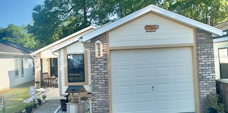 House in Ocala, Florida 3 bedrooms, 109.81 sq.m. № 1637041