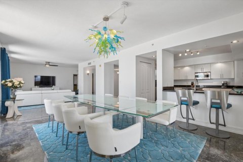 Condo in Fort Lauderdale, Florida, 4 bedrooms  № 2266211 - photo 8