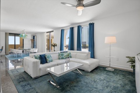 Condo in Fort Lauderdale, Florida, 4 bedrooms  № 2266211 - photo 4