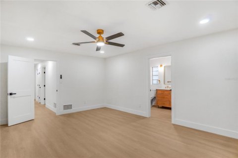 Villa ou maison à vendre à Longwood, Floride: 4 chambres, 201.04 m2 № 2410277 - photo 23