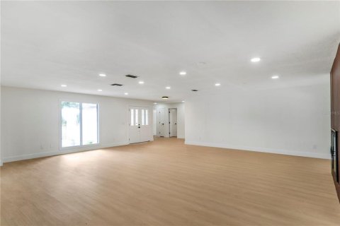 Villa ou maison à vendre à Longwood, Floride: 4 chambres, 201.04 m2 № 2410277 - photo 16