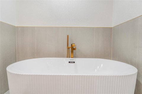 Villa ou maison à vendre à Longwood, Floride: 4 chambres, 201.04 m2 № 2410277 - photo 21