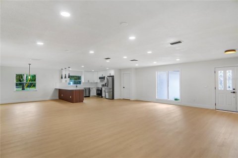 Villa ou maison à vendre à Longwood, Floride: 4 chambres, 201.04 m2 № 2410277 - photo 9