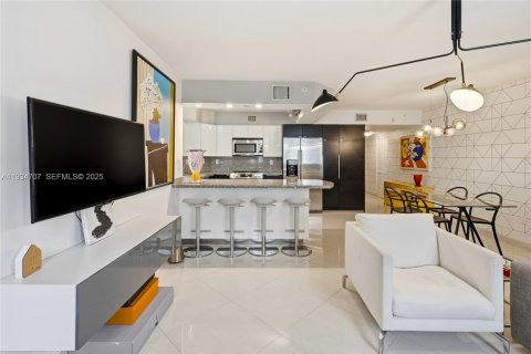 Condominio en venta en Miami Beach, Florida, 2 dormitorios, 84.82 m2 № 1992861 - foto 9