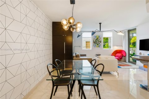 Condominio en venta en Miami Beach, Florida, 2 dormitorios, 84.82 m2 № 1992861 - foto 6