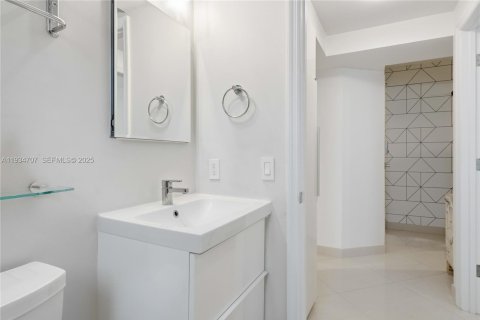 Condominio en venta en Miami Beach, Florida, 2 dormitorios, 84.82 m2 № 1992861 - foto 24