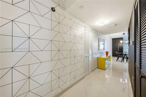 Condominio en venta en Miami Beach, Florida, 2 dormitorios, 84.82 m2 № 1992861 - foto 3