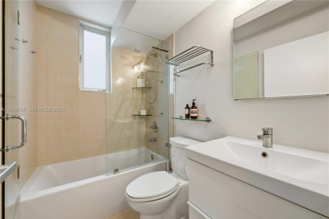 Condominio en venta en Miami Beach, Florida, 2 dormitorios, 84.82 m2 № 1992861 - foto 22