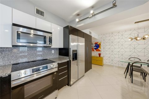 Condominio en venta en Miami Beach, Florida, 2 dormitorios, 84.82 m2 № 1992861 - foto 11