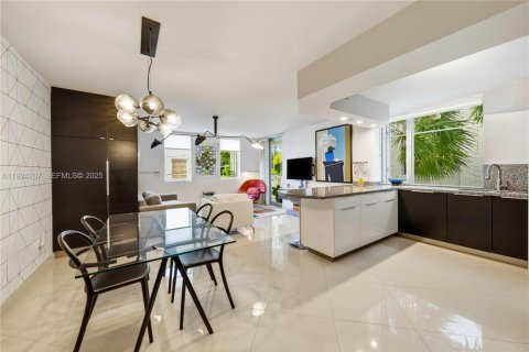 Condominio en venta en Miami Beach, Florida, 2 dormitorios, 84.82 m2 № 1992861 - foto 5
