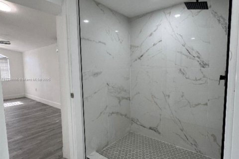 House in Miami, Florida 4 bedrooms, 136.66 sq.m. № 1749139 - photo 8