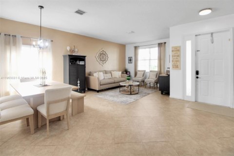 Villa ou maison à vendre à Miramar, Floride: 4 chambres, 174.47 m2 № 1955384 - photo 5