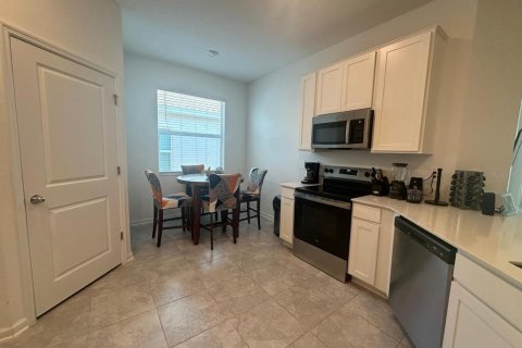 House in Davenport, Florida 4 bedrooms, 198.35 sq.m. № 1687864 - photo 8