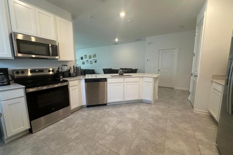 House in Davenport, Florida 4 bedrooms, 198.35 sq.m. № 1687864 - photo 14