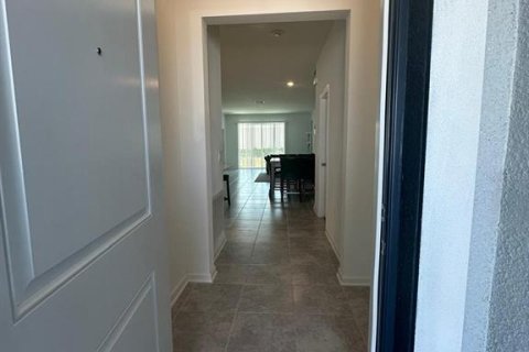 House in Davenport, Florida 4 bedrooms, 198.35 sq.m. № 1687864 - photo 6