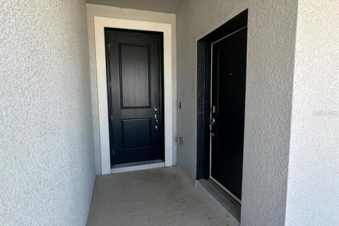 House in Davenport, Florida 4 bedrooms, 198.35 sq.m. № 1687864 - photo 5