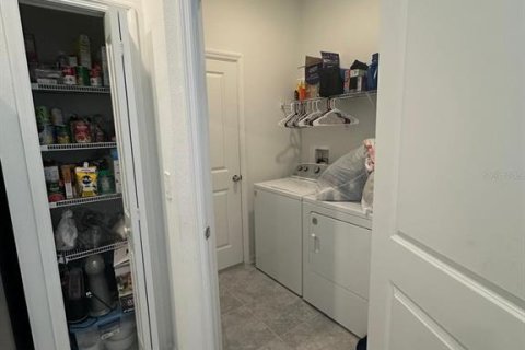 House in Davenport, Florida 4 bedrooms, 198.35 sq.m. № 1687864 - photo 13