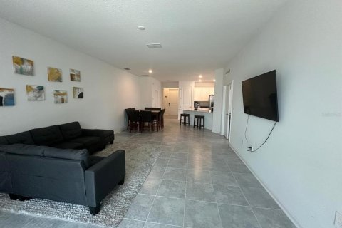 House in Davenport, Florida 4 bedrooms, 198.35 sq.m. № 1687864 - photo 17