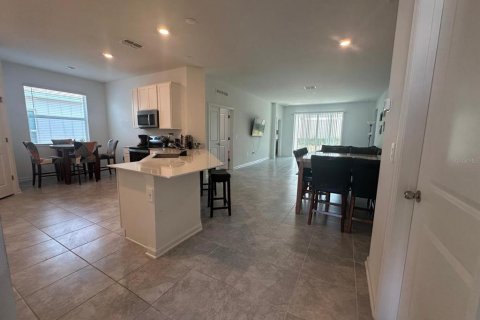 House in Davenport, Florida 4 bedrooms, 198.35 sq.m. № 1687864 - photo 7