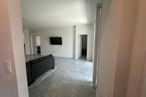 House in Davenport, Florida 4 bedrooms, 198.35 sq.m. № 1687864 - photo 21