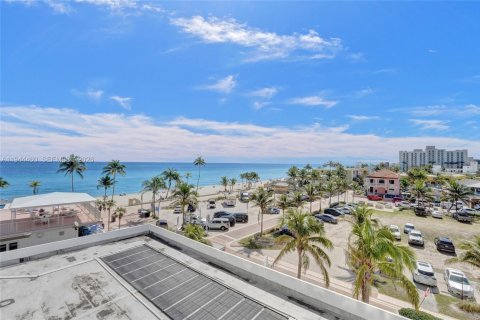 Condominio en venta en Hollywood, Florida, 1 dormitorio, 75.44 m2 № 2002397 - foto 22