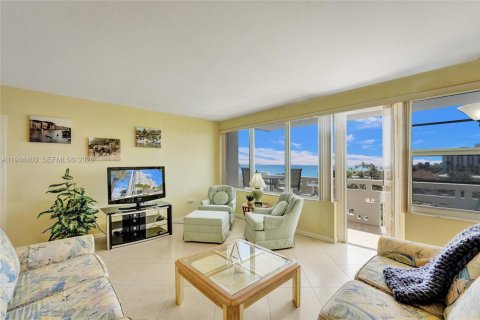 Condominio en venta en Hollywood, Florida, 1 dormitorio, 75.44 m2 № 2002397 - foto 15