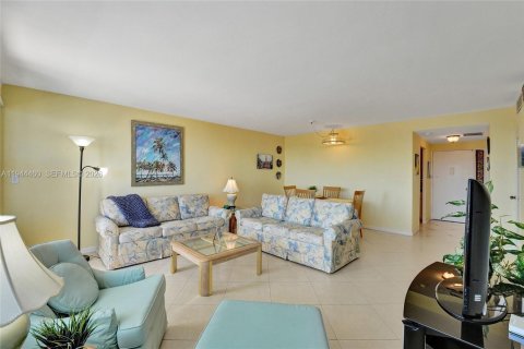 Condominio en venta en Hollywood, Florida, 1 dormitorio, 75.44 m2 № 2002397 - foto 16