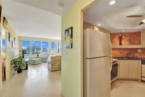 Condominio en venta en Hollywood, Florida, 1 dormitorio, 75.44 m2 № 2002397 - foto 4