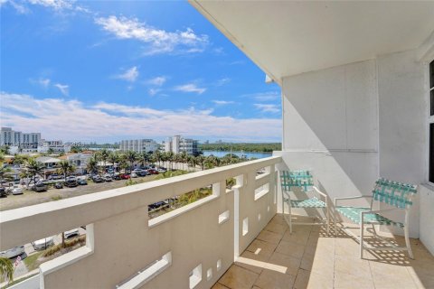 Condominio en venta en Hollywood, Florida, 1 dormitorio, 75.44 m2 № 2002397 - foto 21