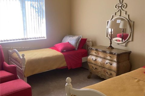 House in Palm Beach Gardens, Florida 3 bedrooms, 354.79 sq.m. № 1959089 - photo 10