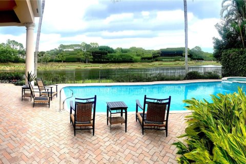 House in Palm Beach Gardens, Florida 3 bedrooms, 354.79 sq.m. № 1959089 - photo 15