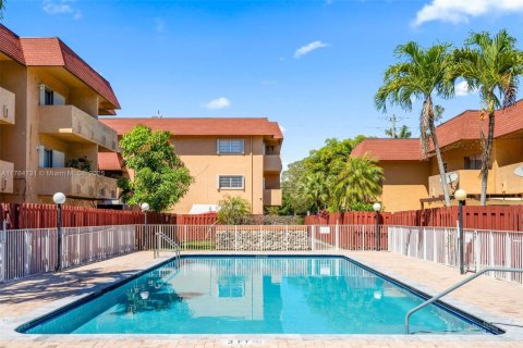 Condo in Miami, Florida, 1 bedroom  № 1587153 - photo 1