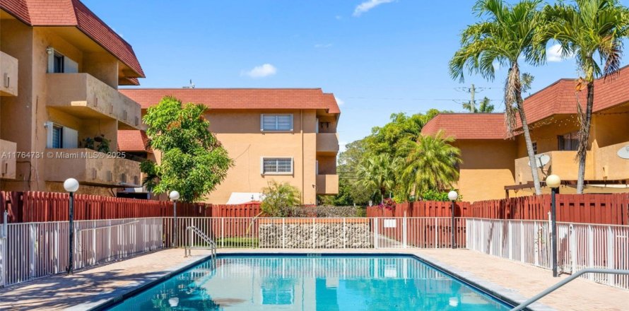 Condo in Miami, Florida, 1 bedroom № 1587153